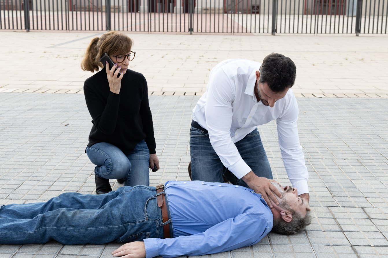 First aid treatment for an unresponsive casualty