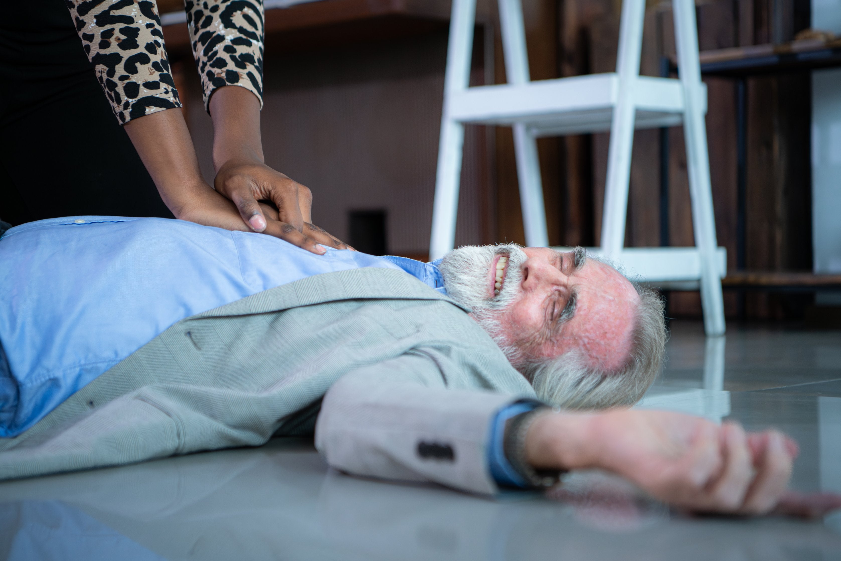 First aid treatment for heart attack - ComplyPlus™ - The Mandatory Training Group UK -