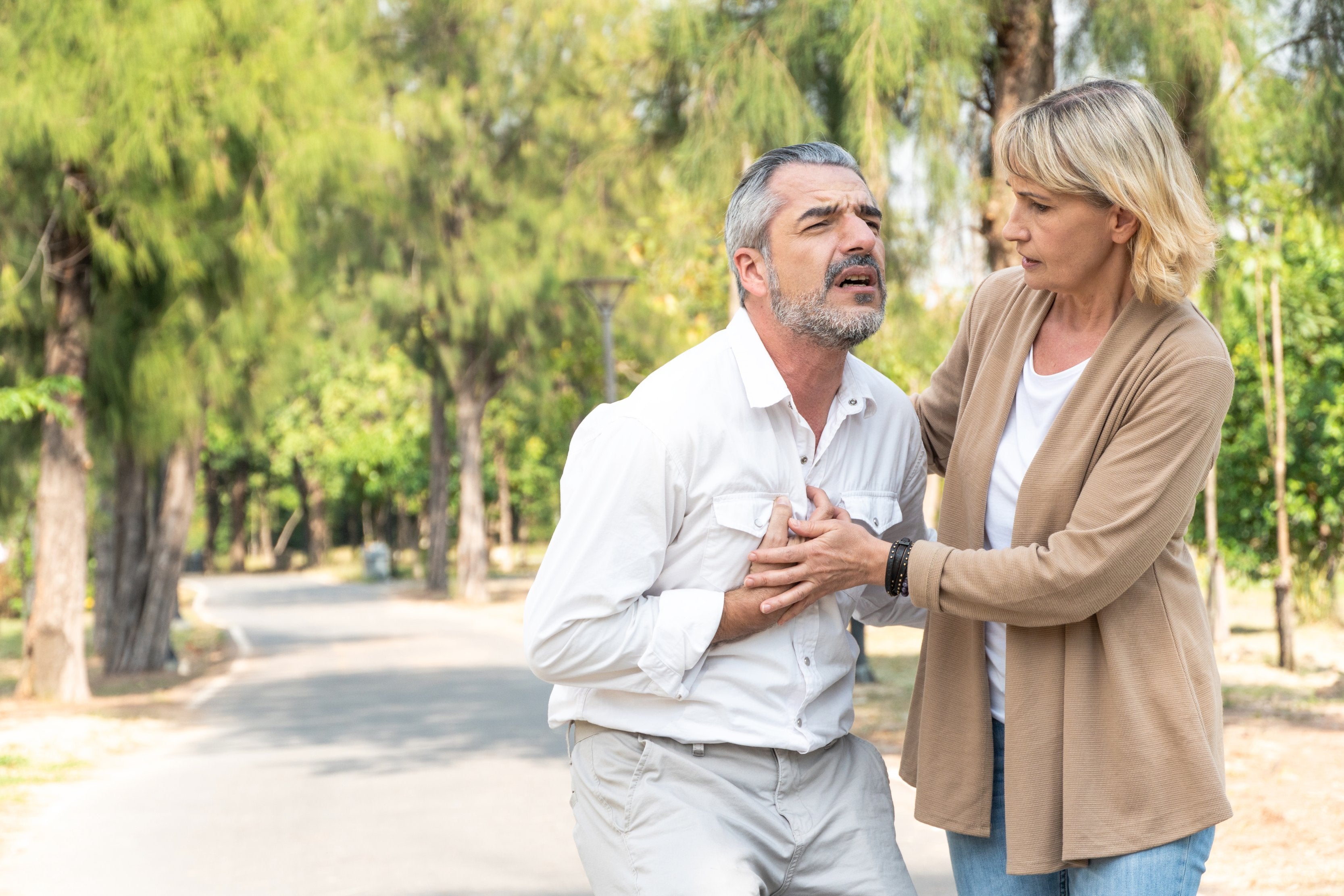 Difference between cardiac arrest and heart attack - ComplyPlus™ - The Mandatory Training Group UK -