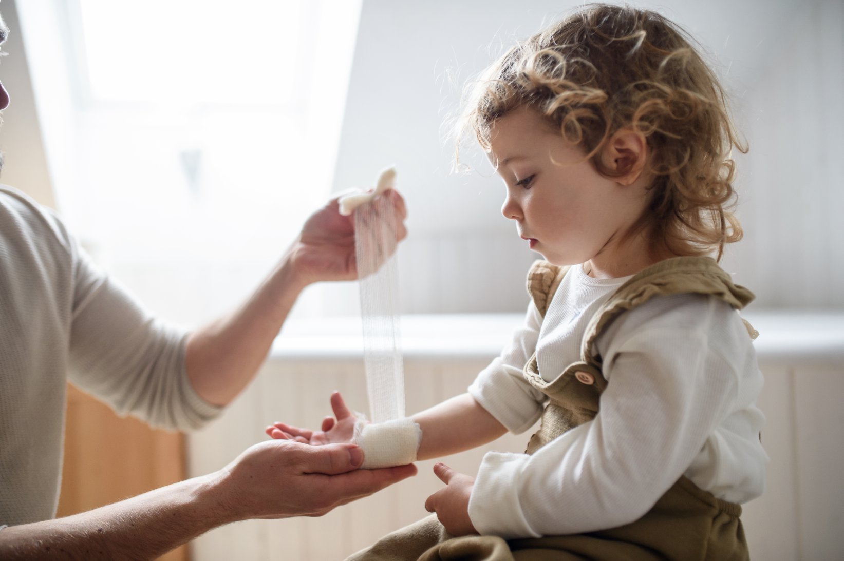 First aid for minor injuries in children & babies - ComplyPlus LMS™ - The Mandatory Training Group UK -