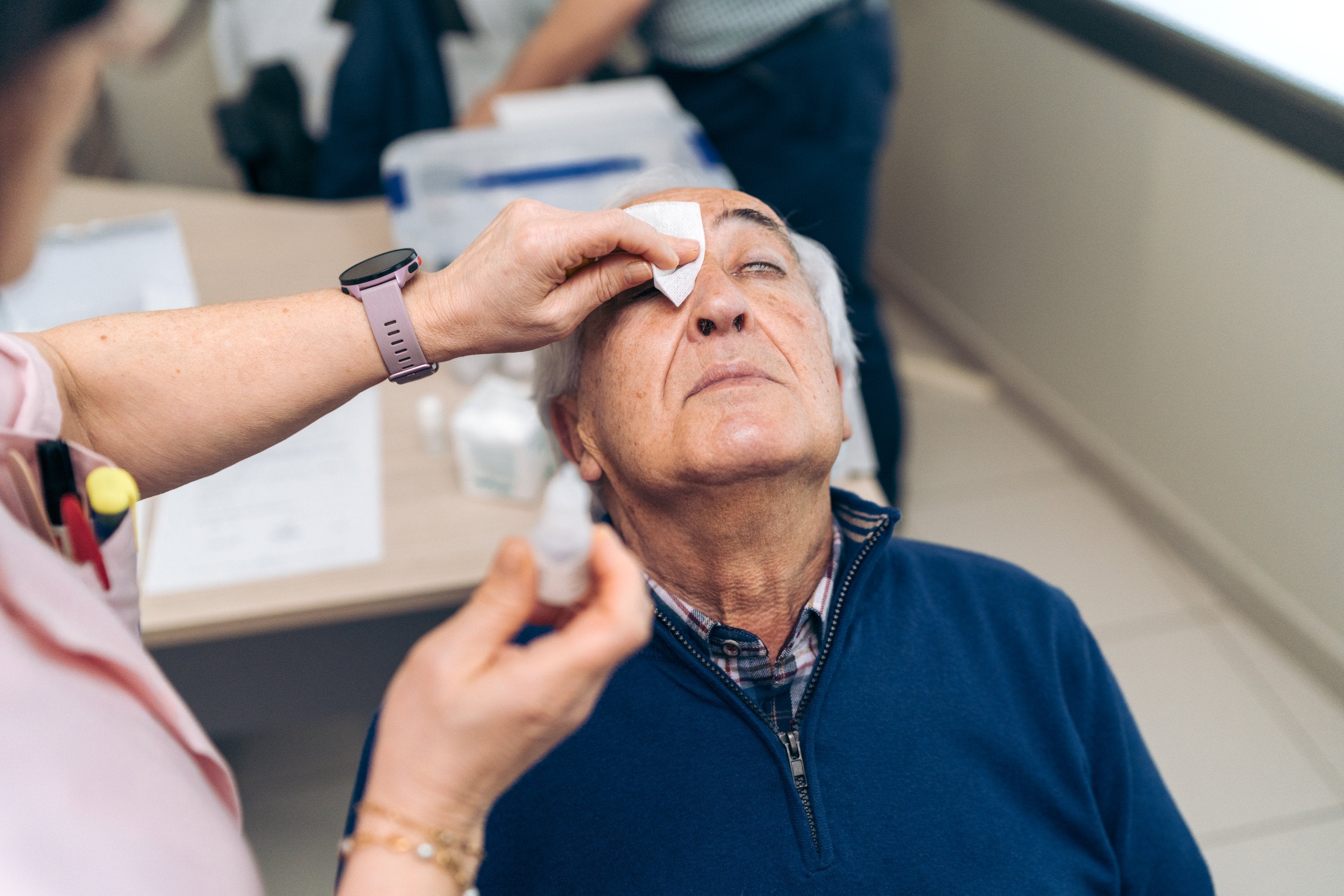 First aid treatment for eye injuries - ComplyPlus LMS™ - The Mandatory Training Group UK -