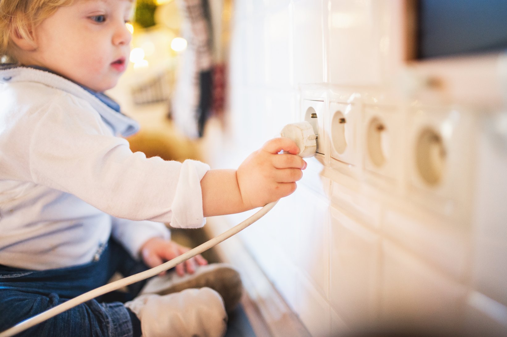 First aid for electric shock in children and babies - ComplyPlus™ - The Mandatory Training Group UK -