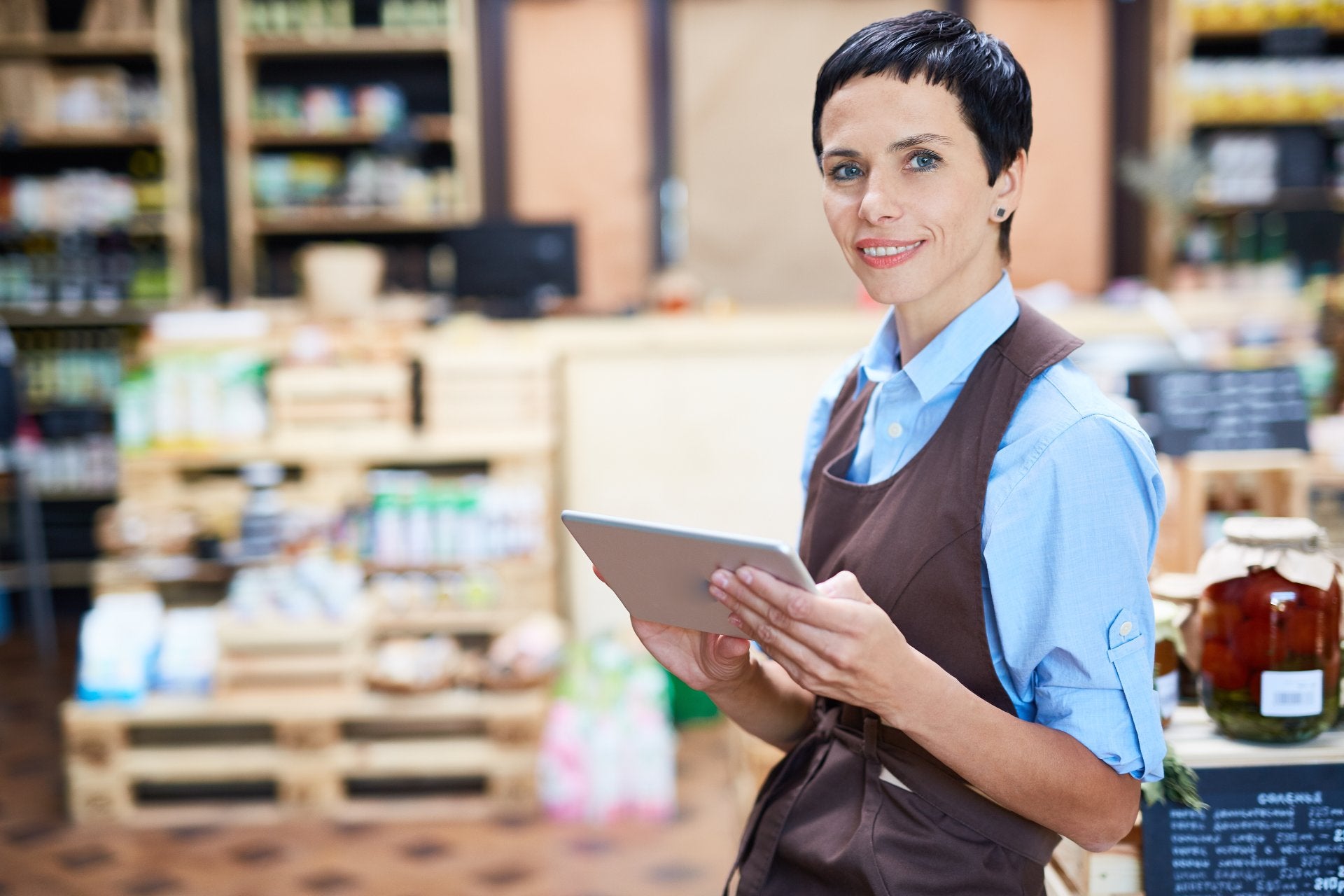 Retail and leisure elearning course and training - ComplyPlus™ - The Mandatory Training Group UK -