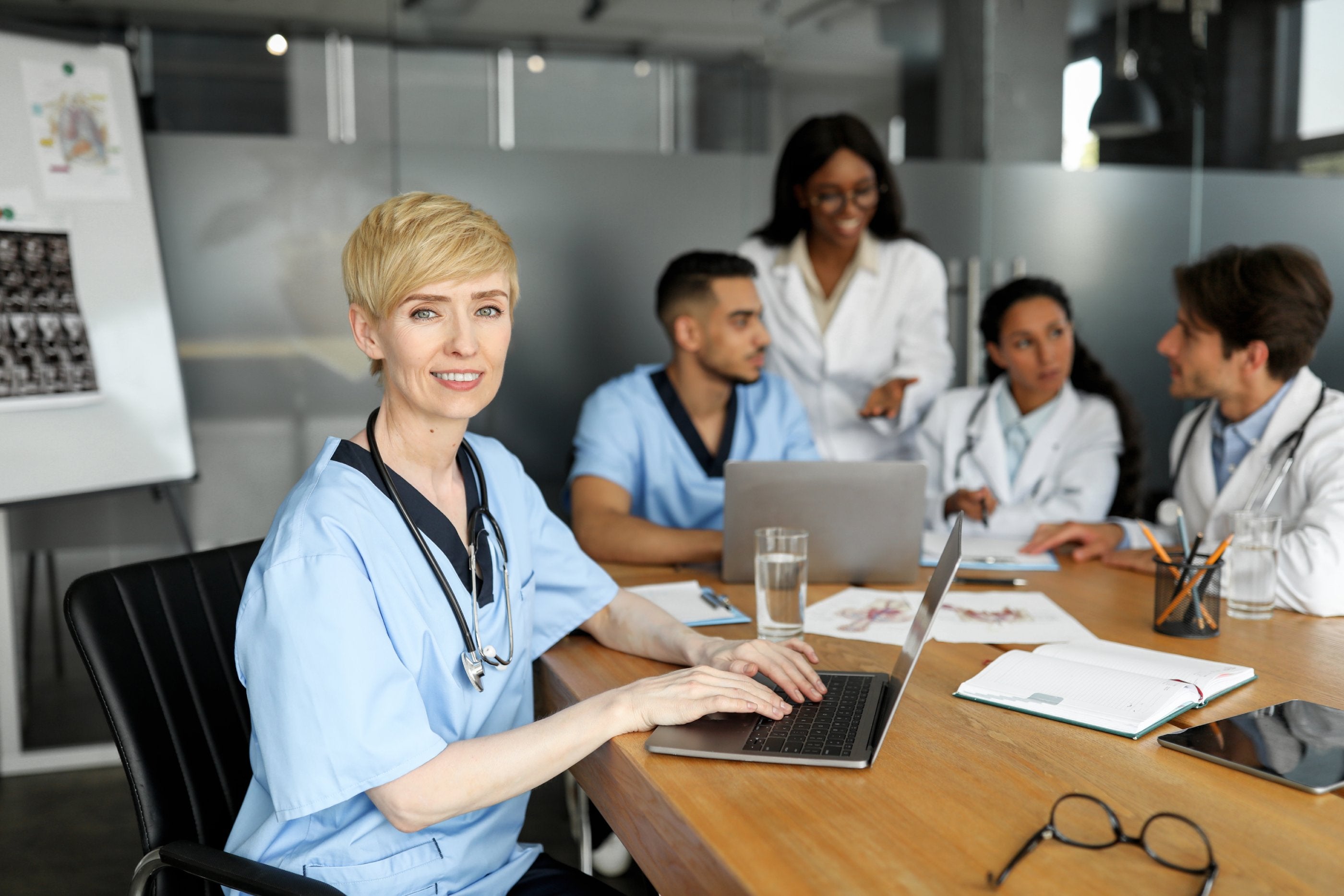 Train healthcare staff - Online & classroom courses
