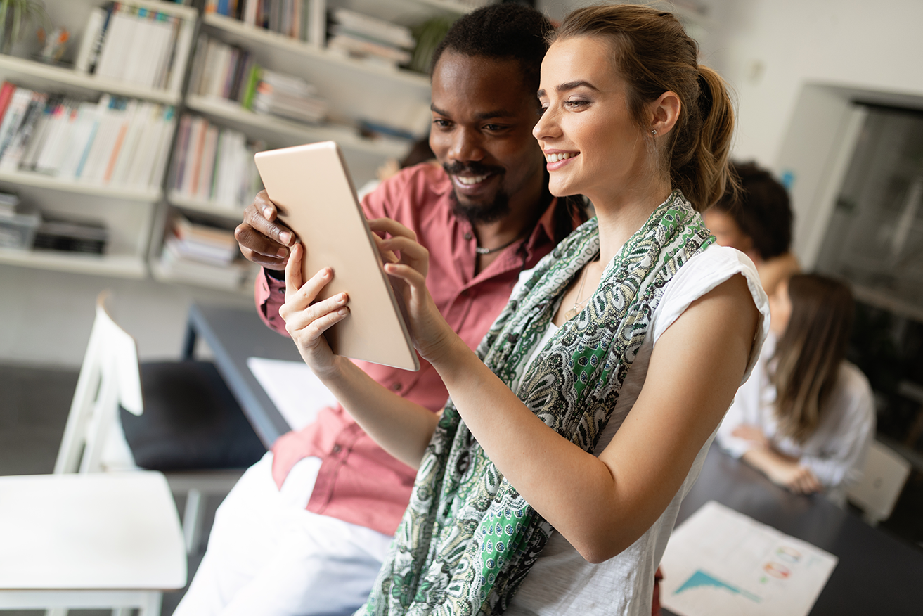 What are the advantages and disadvantages of mobile learning - ComplyPlus LMS™ - The Mandatory Training Group UK -