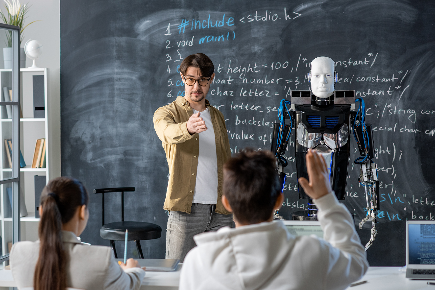 What is the role of artificial intelligence in learning and development - ComplyPlus LMS™ - The Mandatory Training Group UK -