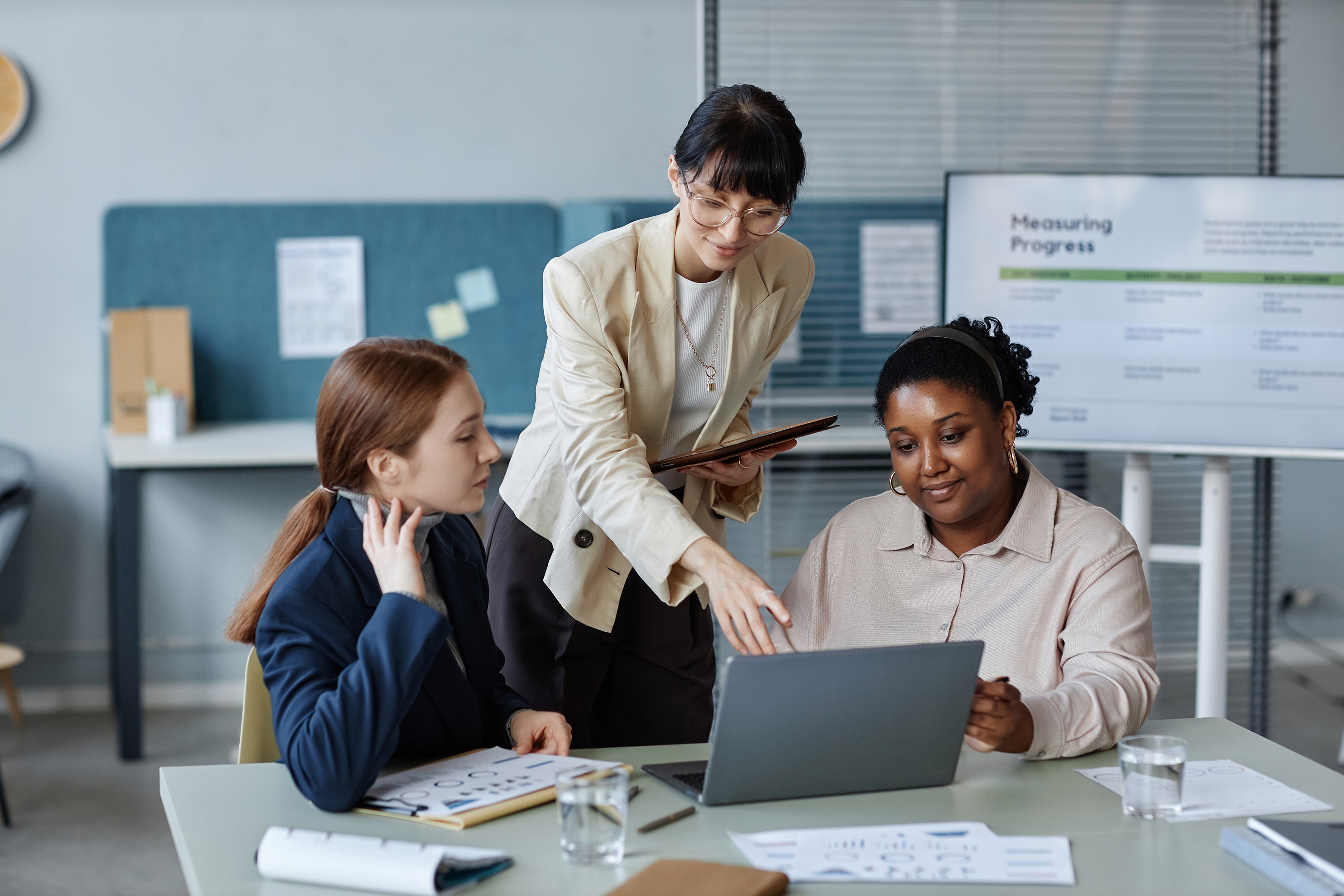 Why Most On-the-Job Training Fails (And How to Fix It) - The Mandatory Training Group UK -